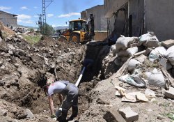 Yüksekova'da çatışmalardan zarar gören su hatları onarılıyor