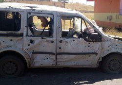 Diyarbakır'da polis aracının geçişi sırasında patlama:1 polis hayatını kaybetti