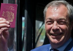 Brexit kampanyasının öncüsü UKIP lideri Farage istifa ediyor