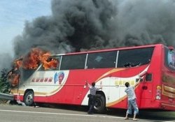 Tur otobüsü alev aldı: 26 ölü