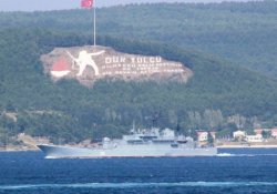 Rus Savaş gemisi Çanakkale boğazından geçti