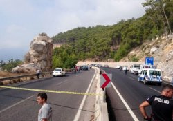 Antalya'da askeri aracın geçişi esnasında patlama