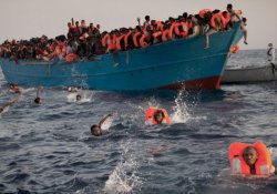 Libya açıklarında binlerce göçmen kurtarıldı