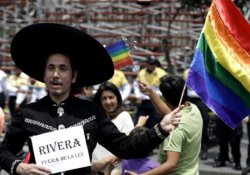 Meksika'da eşcinsel evliliklerine destek yürüyüşü