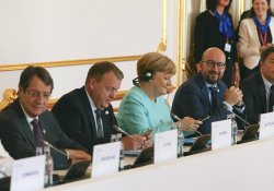 Merkel: Kritik durumdayız, bir zirveyle çözülmez