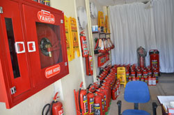 Yüksekova'da yangın söndürme ekipmanlarının satıldığı merkez açıldı