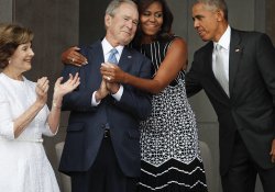 Obama’dan Bush’a 'selfie' desteği