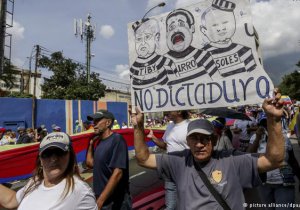 Venezuela'da ipler geriliyor