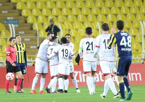 Fenerbahçe, Gençlerbirliği'ne 2-1 mağlup oldu