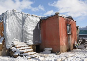 Yüksekova’da 6 kişilik ailenin zorlu yaşam mücadelesi