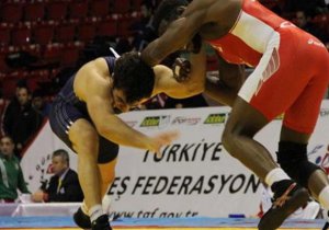 İran güreşçilerini Türkiye'ye göndermiyor