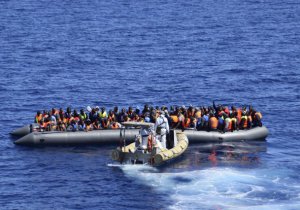 Akdeniz'de mültecileri taşıyan tekne battı