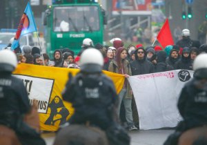 Almanya'da ırkçı parti AfD, protesto edildi