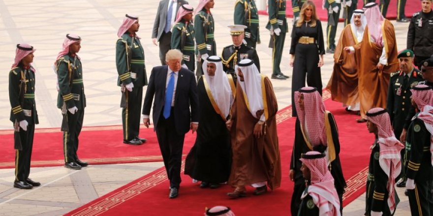 Trump Riyad'da, aklı Washington'da