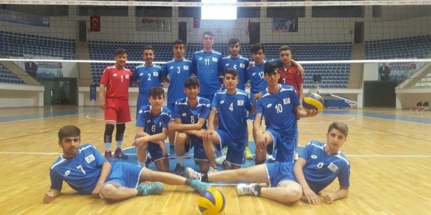 Hakkarili voleybolcular Türkiye finallerinde