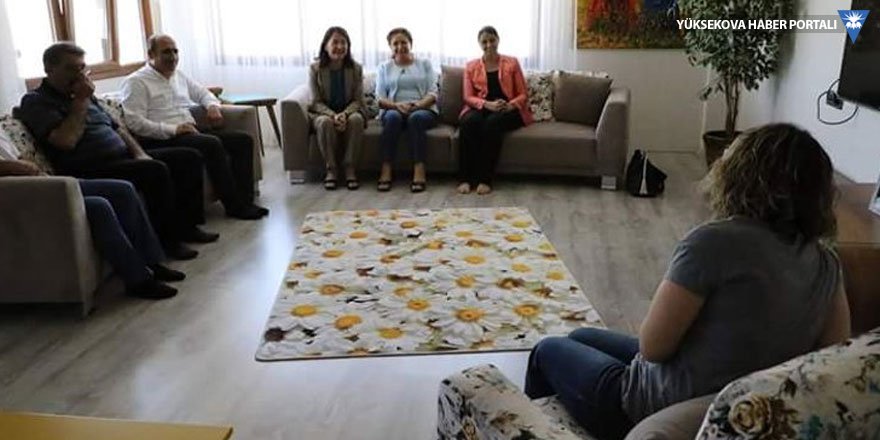 HDP Eş Genel Başkanı Kemalbay Demirtaş'ın ailesini ziyaret etti