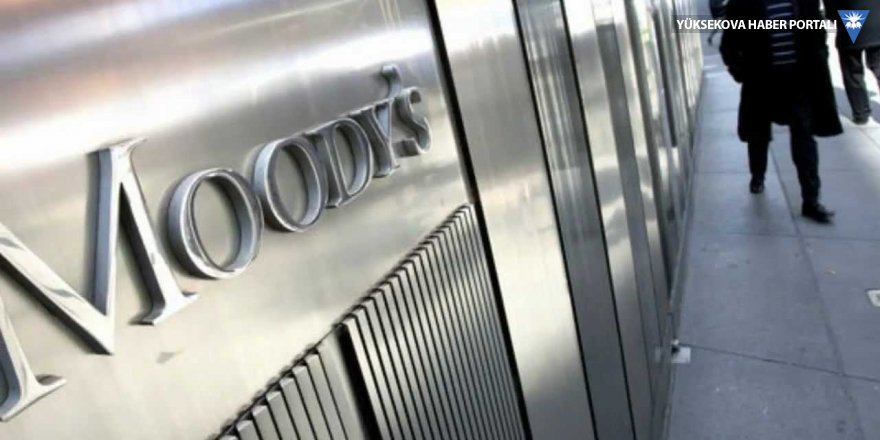 Moodys Katar'ın kredi notunu düşürdü