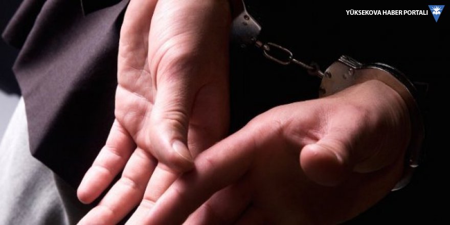 Hakkari'de 9 polis tutuklandı