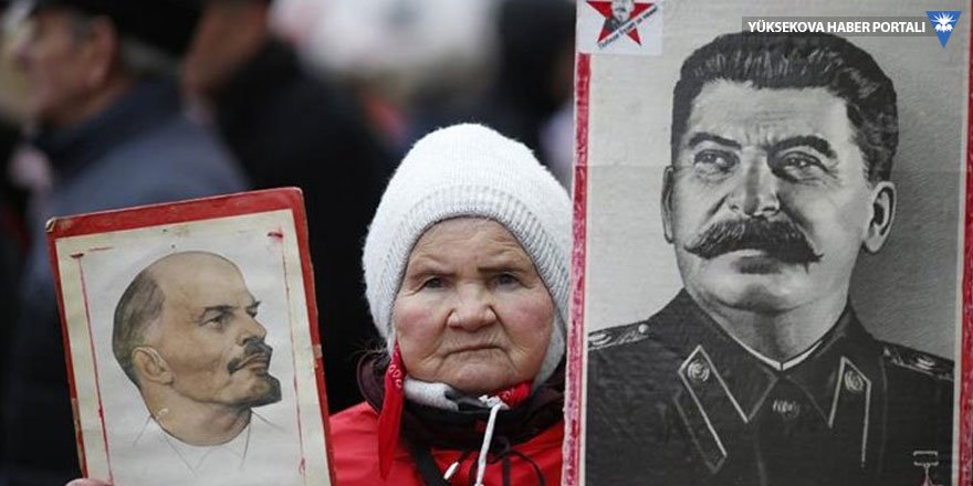Gençler Stalin heykeli istiyor!