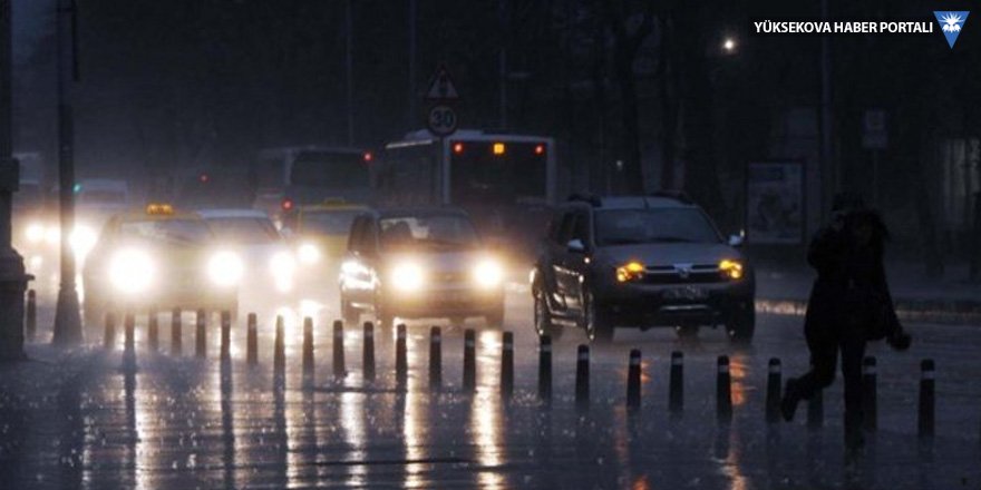 Sağanak yağmur İstanbul'u felç etti