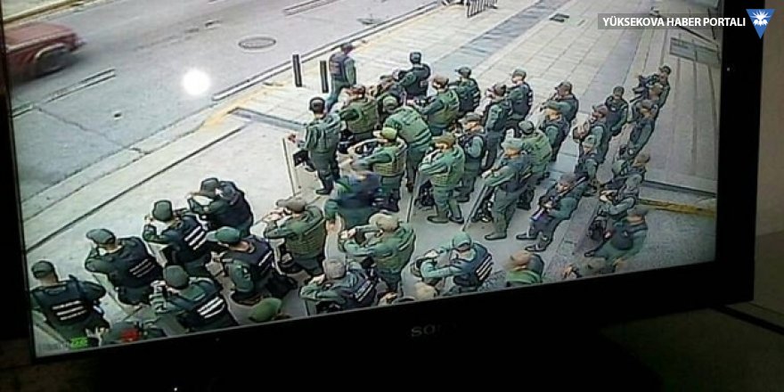 Venezuela'da asker sokağa indi; savcılığı kuşattı!