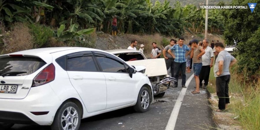 Alanya'da iki otomobil çarpıştı: 12 yaralı