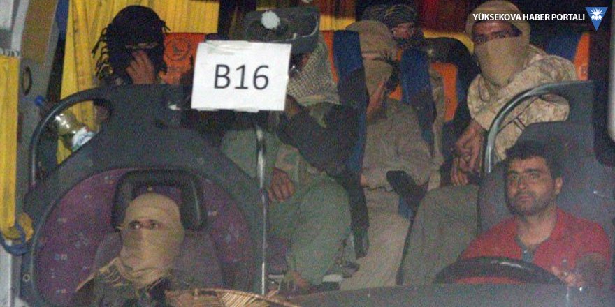 '600 IŞİD'cinin otobüsü çölde sıkıştırıldı'