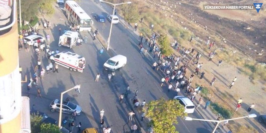 İzmir'de cezaevi servis aracına bombalı saldırı