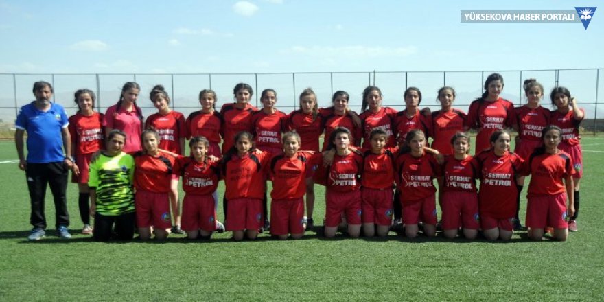 Yüksekova'da ilk kadın futbol takımı