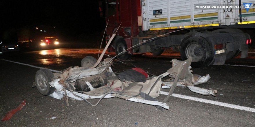 Diyarbakır’daki feci kazada otomobil ikiye ayrıldı: 2 ölü, 2 yaralı