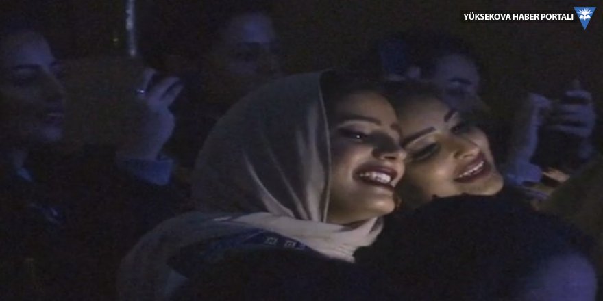 Suudi Arabistan'da ilk kez bir kadın konser verdi!
