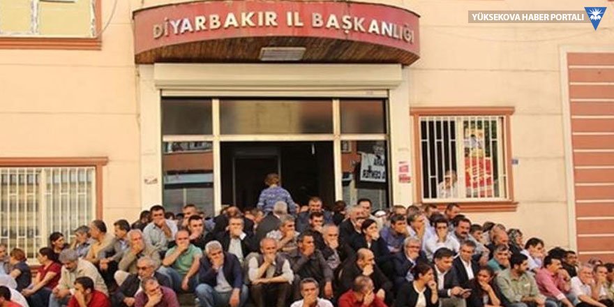 HDP'li vekil Ziya Pir'e merdivende oturma fezlekesi