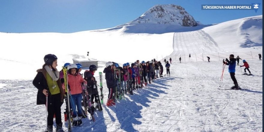 Hakkari’de 8 bin 500 öğrenciye kayak eğitimi