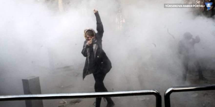 İran Devrim Muhafızları: Protestolara devam edenler 'demir yumrukla' karşılaşır