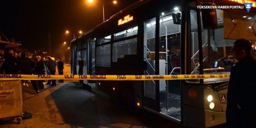 Mersin'de belediye otobüsüne molotof kokteyli saldırısı: 3 yaralı!