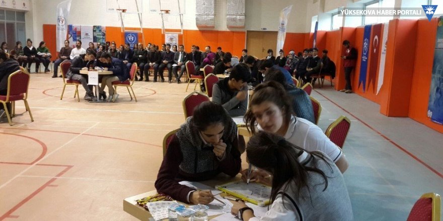 Hakkari’deki bilgi yarışmasında Yüksekova İsmet Alkan Anadolu Lisesi birinci oldu