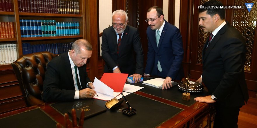 Cumhurbaşkanı Erdoğan adaylık imzasını attı
