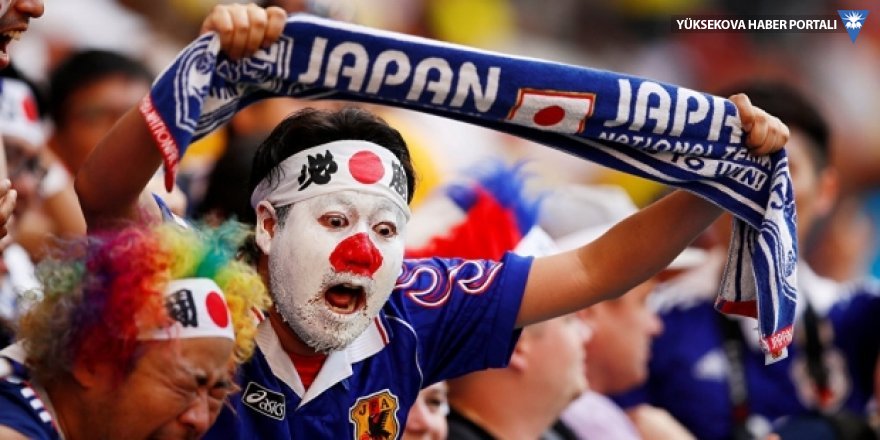Dünya Kupası'ndaki galibiyet sonrası Japon taraftarlar stadyumu temizledi
