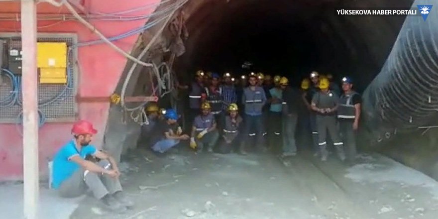 Maaş alamayan işçiler kendilerini madene kapattı