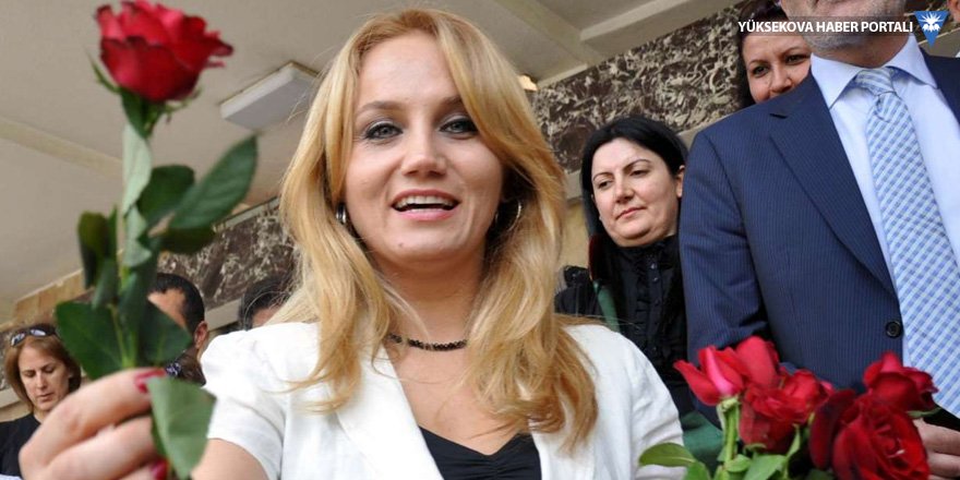 Pınar Aydınlar ikizlerinin doğum gününü cezaevinde kutladı