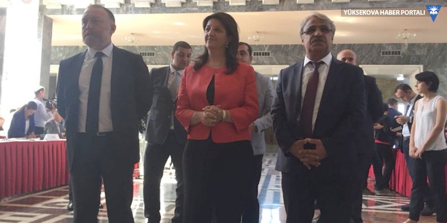 HDP eş başkanları kayıt yaptırdı: Meclis çalışmaları eksik başlayacak!