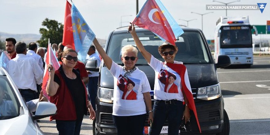 İYİ Partililer Akşener'i ikna etmek için İstanbul'a yürüyor