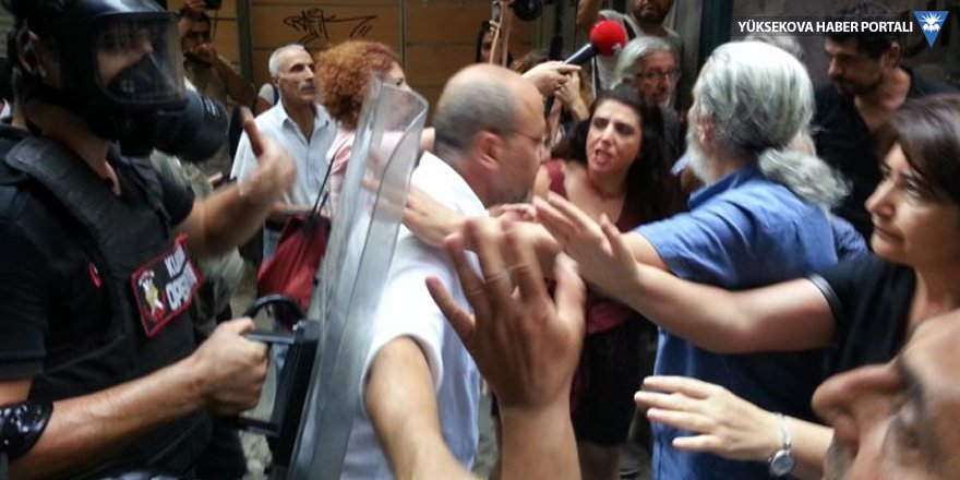 Cumartesi Anneleri'nin 700. eylemi yasaklandı: Meydan abluka altına alındı