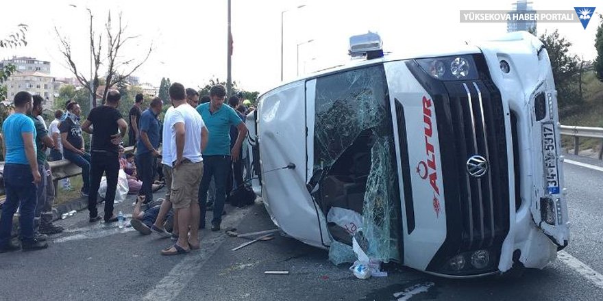 TEM'de minibüs kazası: 8 yaralı