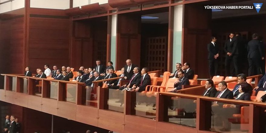 Bakanlar Meclis'i yukarıdan izledi