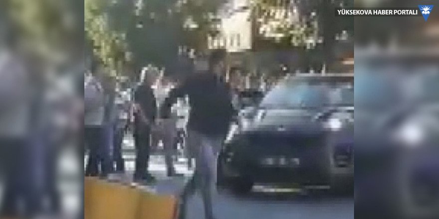 Bakırköy'de bir sürücü aracını yayaların üzerine sürdü