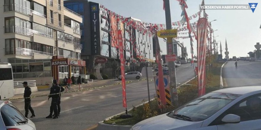 Gerilim tırmandı, İYİ Parti'nin önü trafiğe kapatıldı