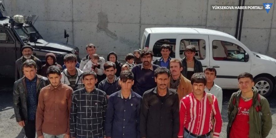 Gevaş’ta 24 Afganistanlı kaçak şahıs yakalandı