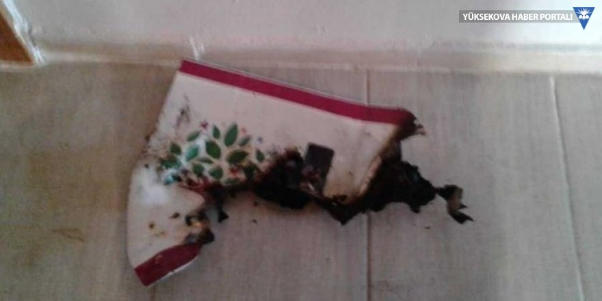Mersin'de HDP binasının tabelası indirilip, ateşe verildi