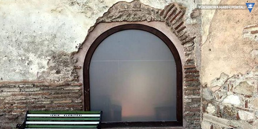 1700 yıllık Orhan Camii'ne buzlu cam taktırıldı!